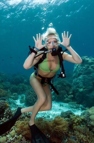 jaw-dropping scuba woman